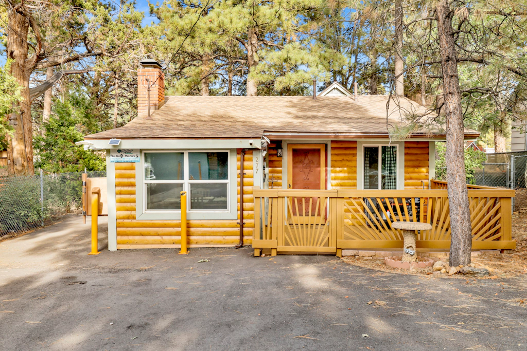 2559- Sugar Bear Chalet