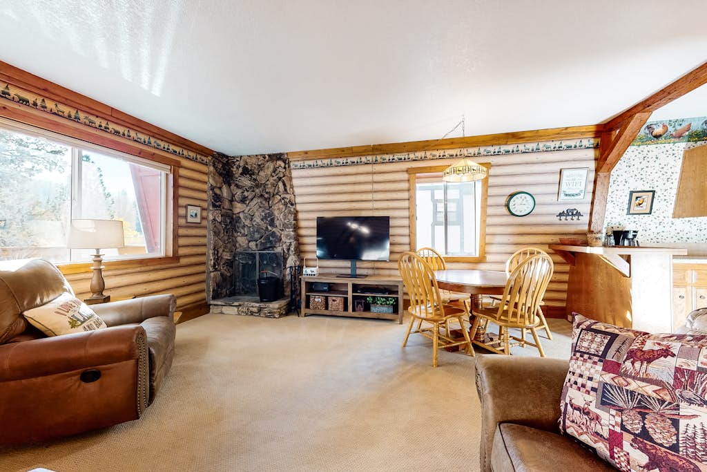 1.5 Miles to Bear Mtn: Red Cabin w/ Mountain View Deck & Wood Fireplace