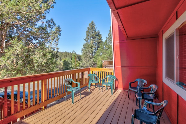 Lazy Bear Barn - A Cozy Red Cabin Mountain View Cabin with Wi-Fi, Fireplace, & Deck