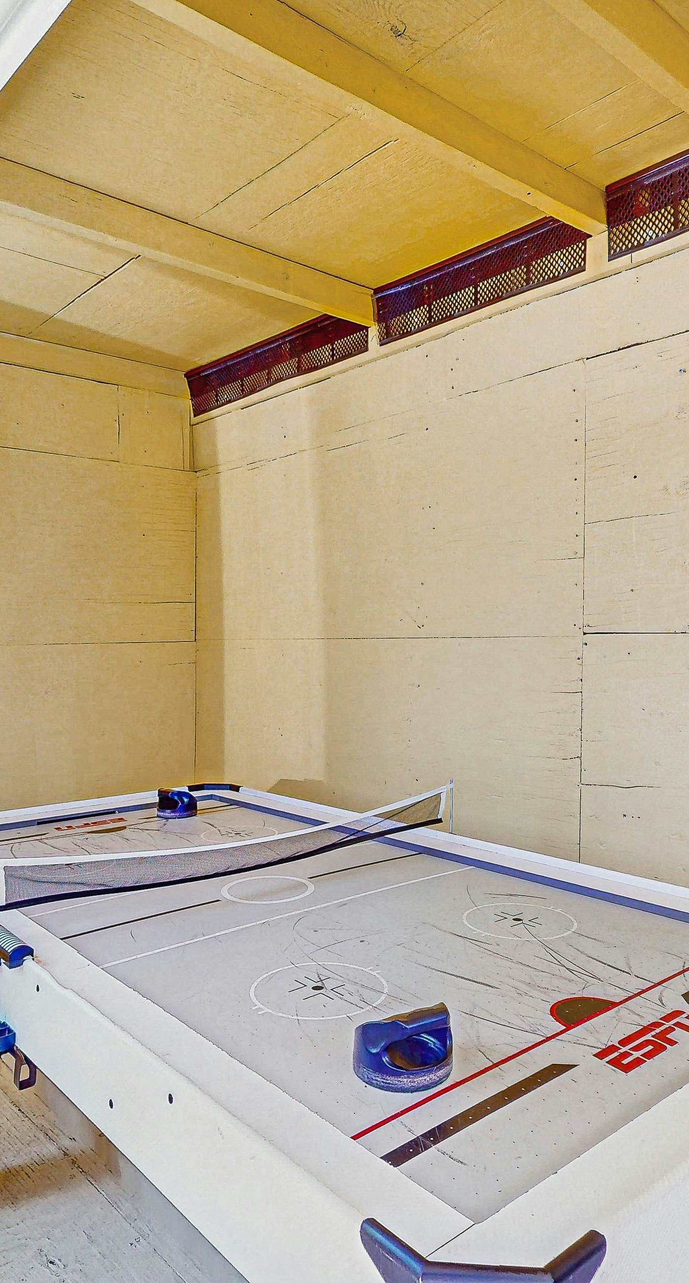 542-Meadow-Front Metcalf Bay Gem