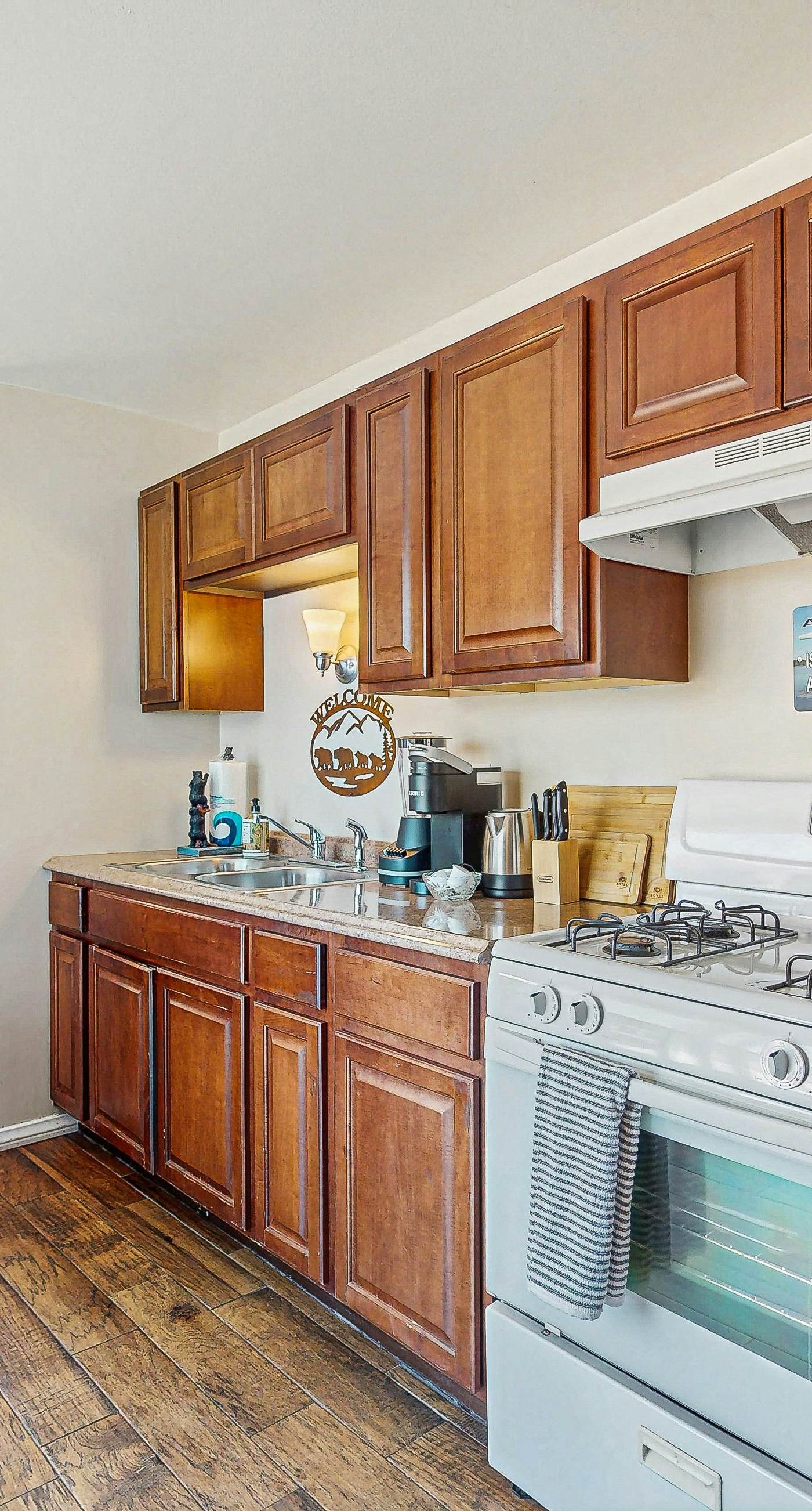 542-Meadow-Front Metcalf Bay Gem