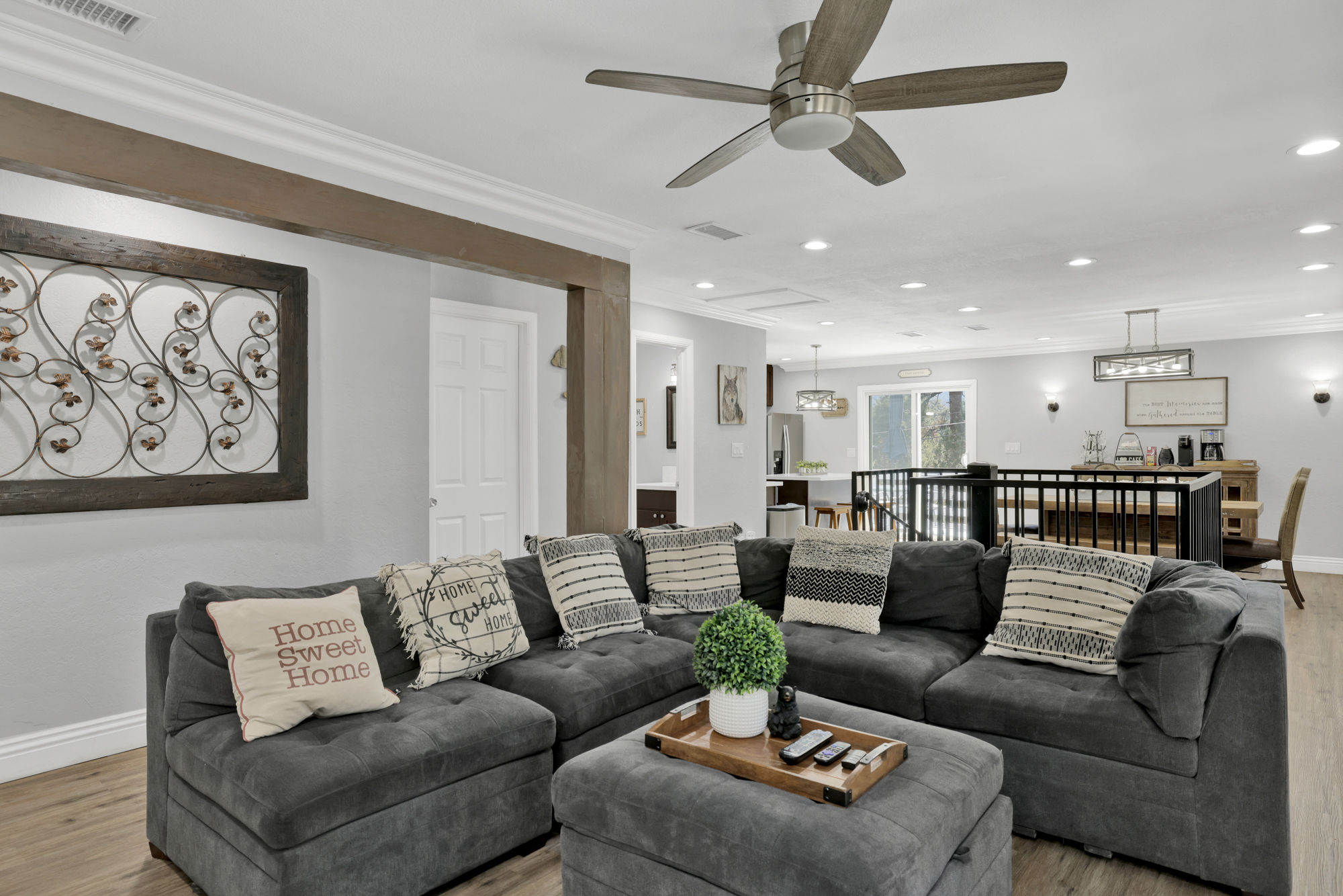 Brewer Escape ~ Modern, newly renovated escape with mountain views - five minutes to town