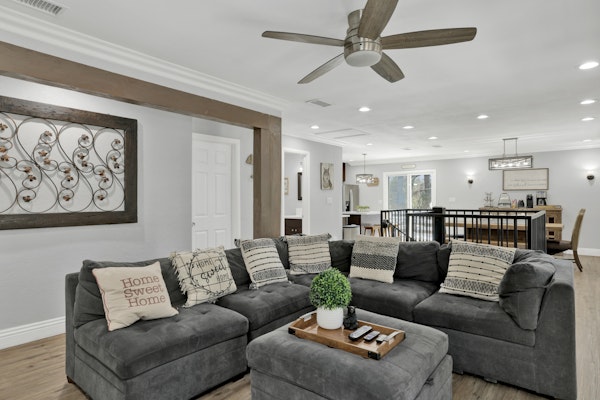 Brewer Escape ~ Modern, newly renovated escape with mountain views - five minutes to town