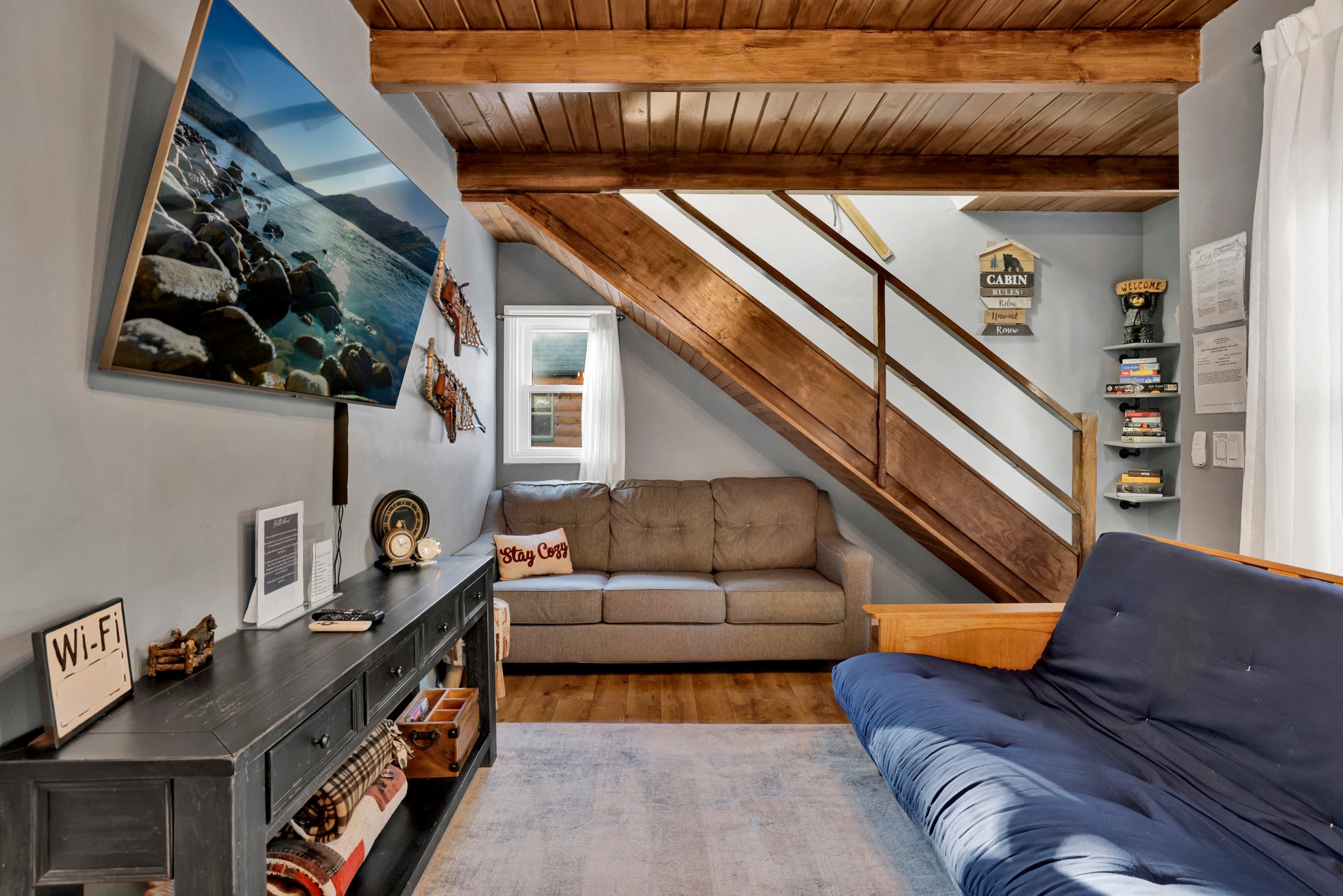 The Summit at Sherwood ~ Dog-friendly cabin with fenced yard, patio, grill, & furnished deck