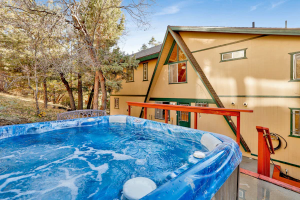 Black Diamond Vista | Hot Tub • 3 Decks • Dog-Friendly • Steps to Bear Mountain Resort