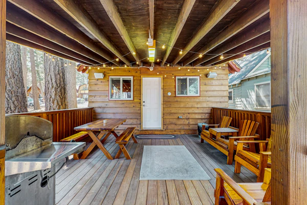 Bristlecone Cottage ~ Ideally Located Cabin Near Skiing & Hiking w/ Wood Stove & Full Kitchen