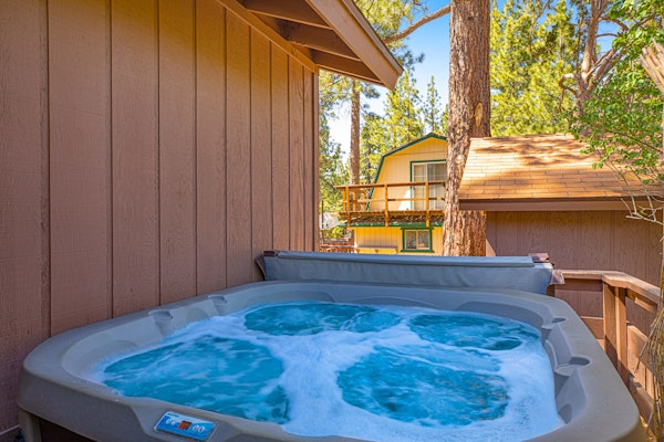 Country Club Cabin ~ Fenced Yard, Dog-friendly cabin in heart of Big Bear with hot tub.