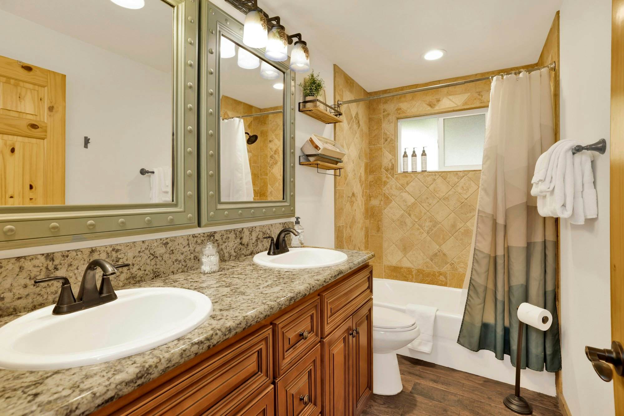 357-Country Club Cabin