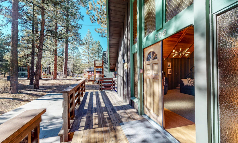 Pinewood Haus ~ Beautiful & Convenient 1960s Cabin w/ Wood Stove, near Skiing & Lake Attractions
