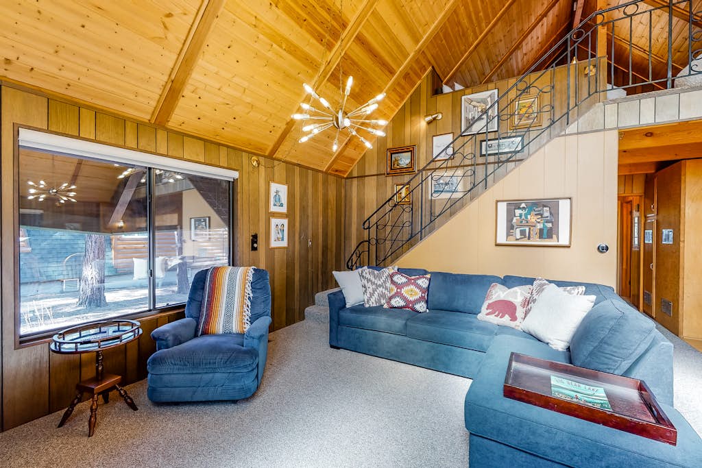 Pinewood Haus ~ Beautiful & Convenient 1960s Cabin w/ Wood Stove, near Skiing & Lake Attractions