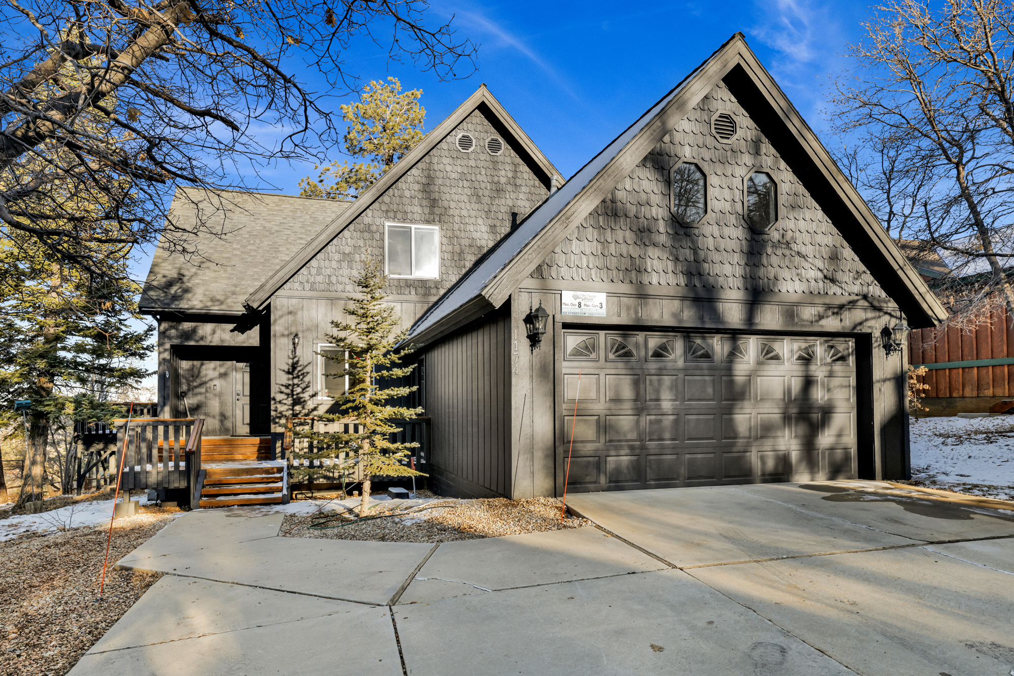 Moonridge Alameda ~ private hot tub - dog-friendly - 6 minutes to Bear Mountain