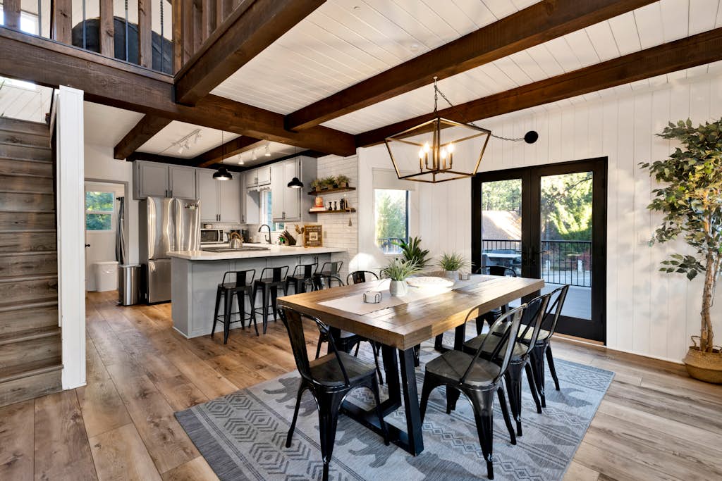 Balboa at Big Bear – Stylish Cabin with Hot Tub, Game Loft & Private Sports Court