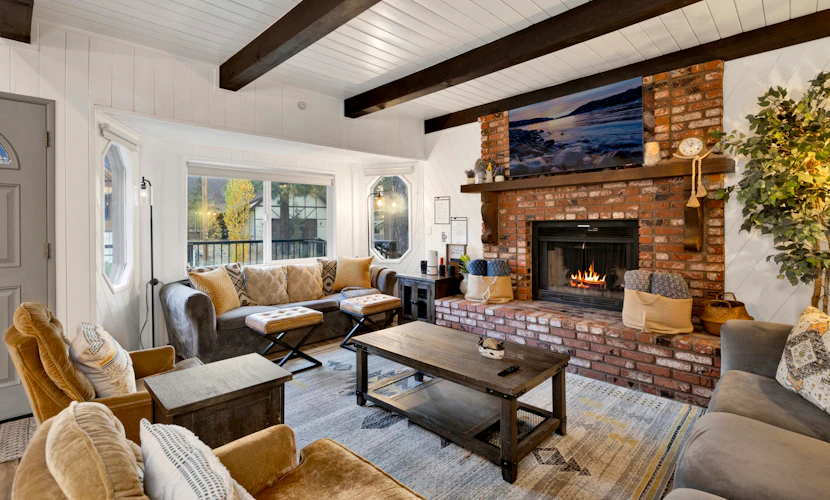 Balboa at Big Bear – Stylish Cabin with Hot Tub, Game Loft & Private Sports Court