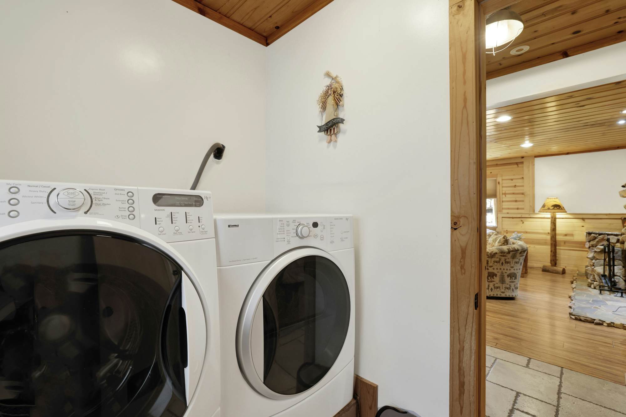 610-Entertainment Cabin