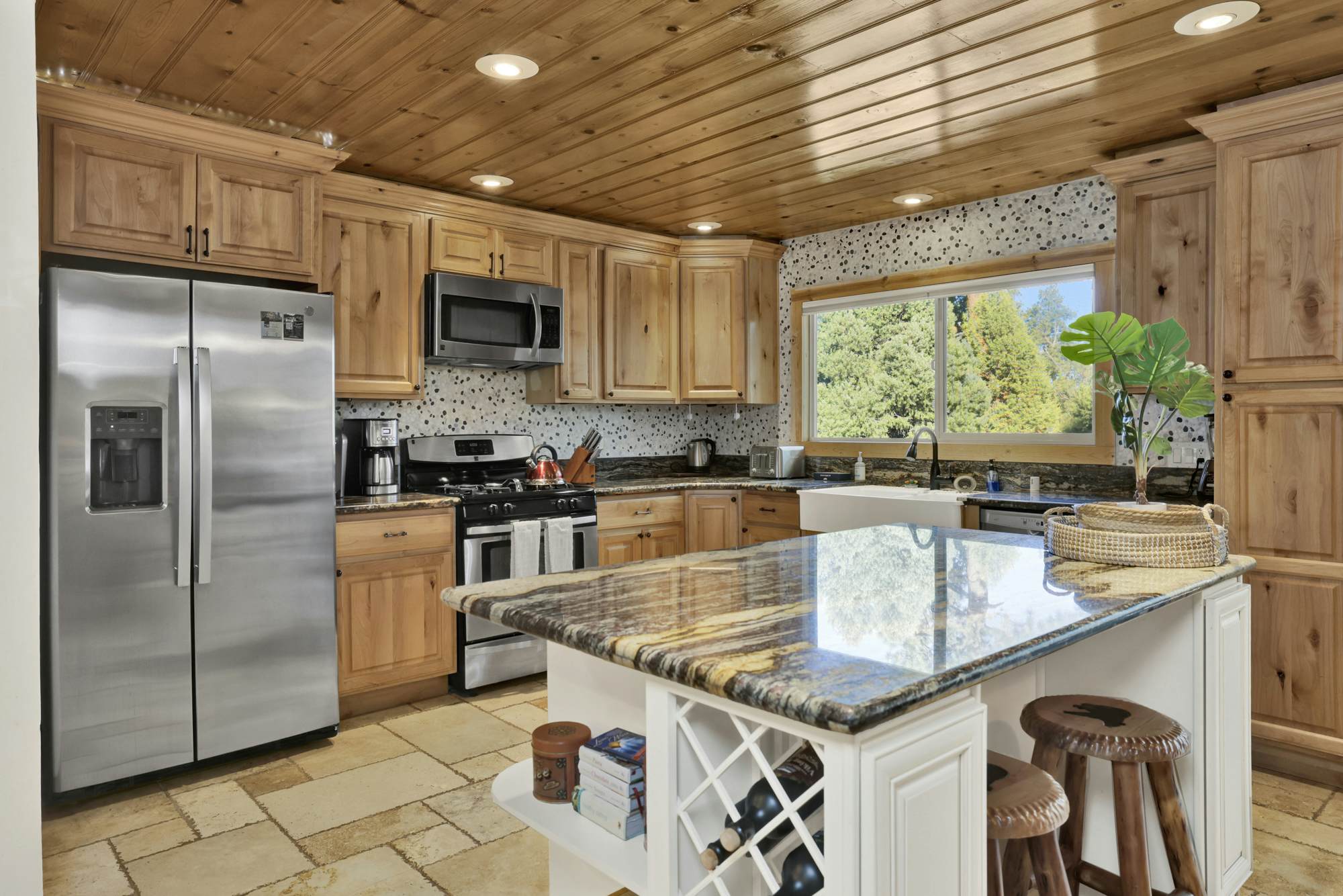 610-Entertainment Cabin