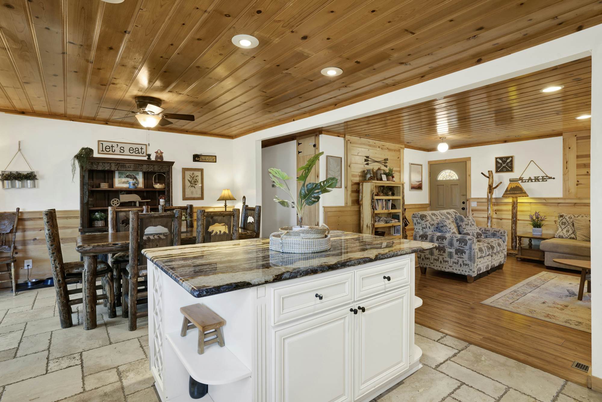 610-Entertainment Cabin