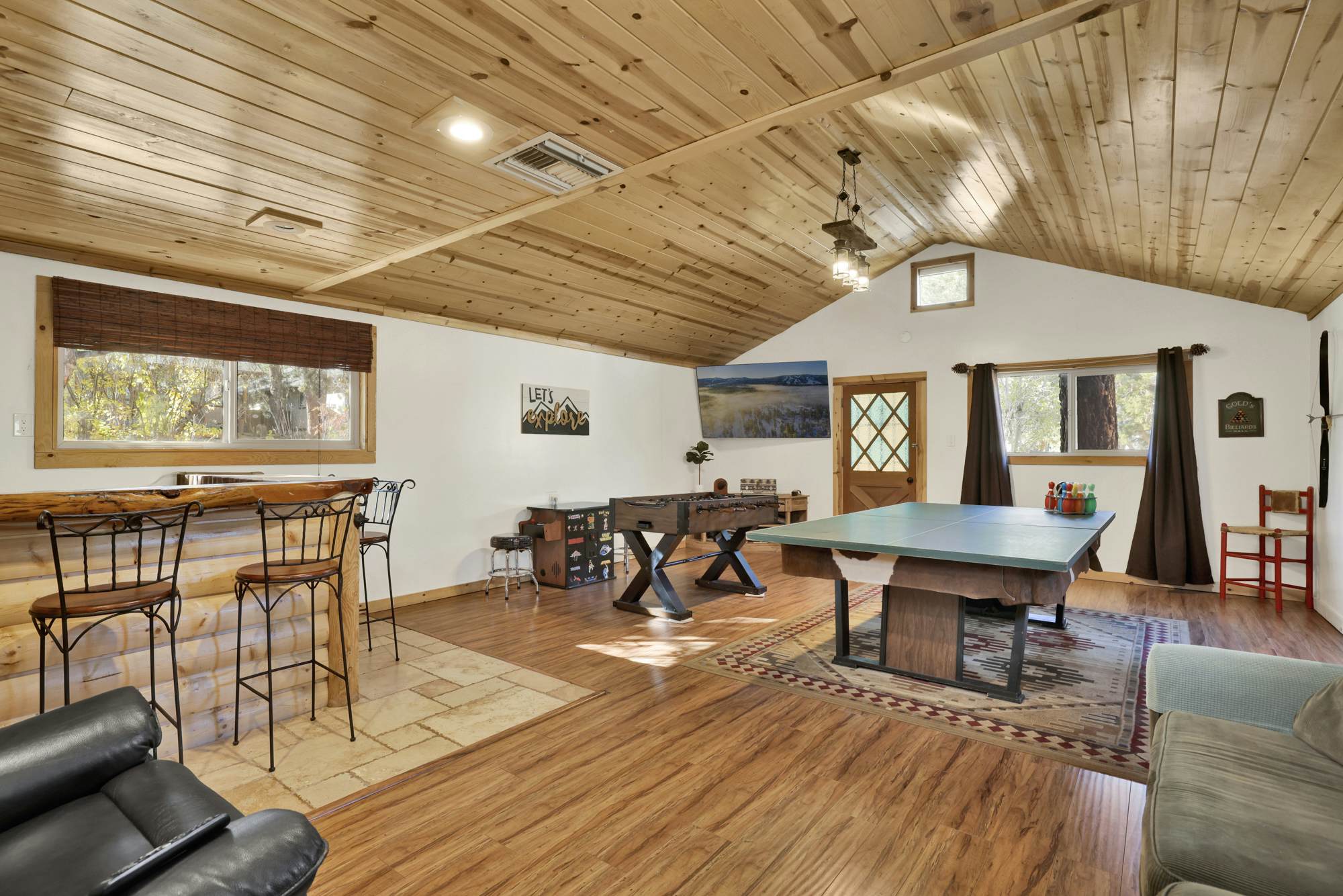 610-Entertainment Cabin