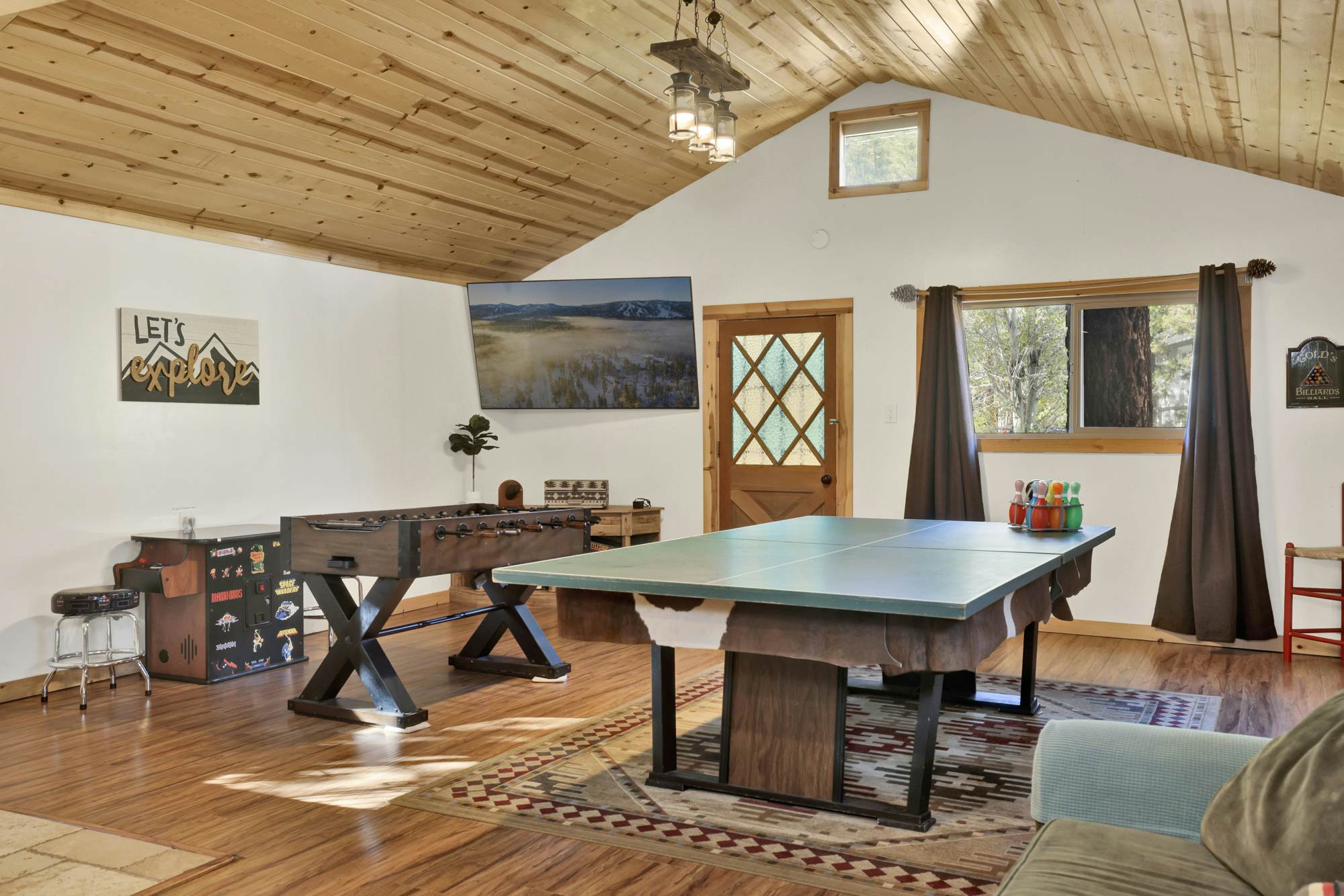 610-Entertainment Cabin