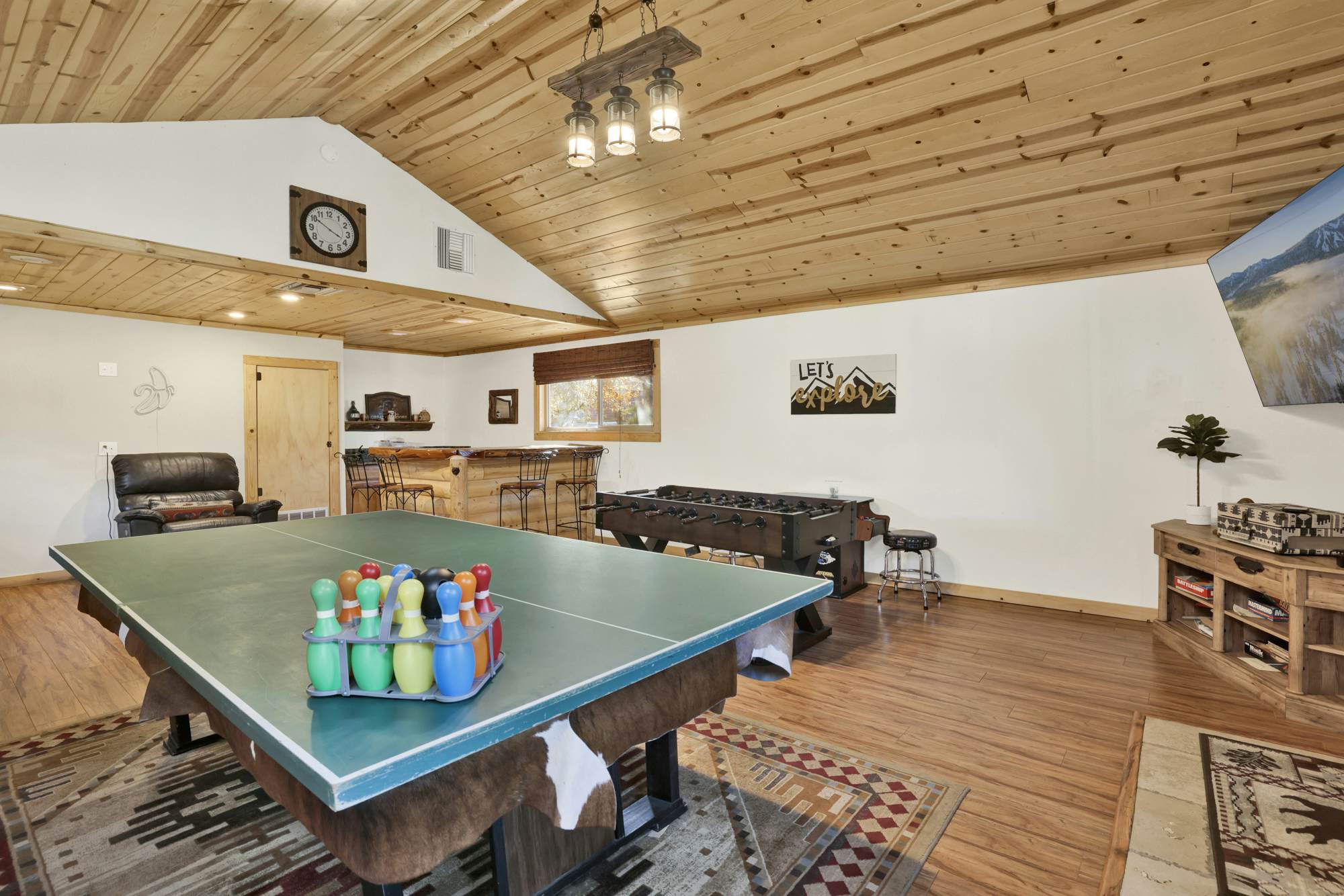 610-Entertainment Cabin