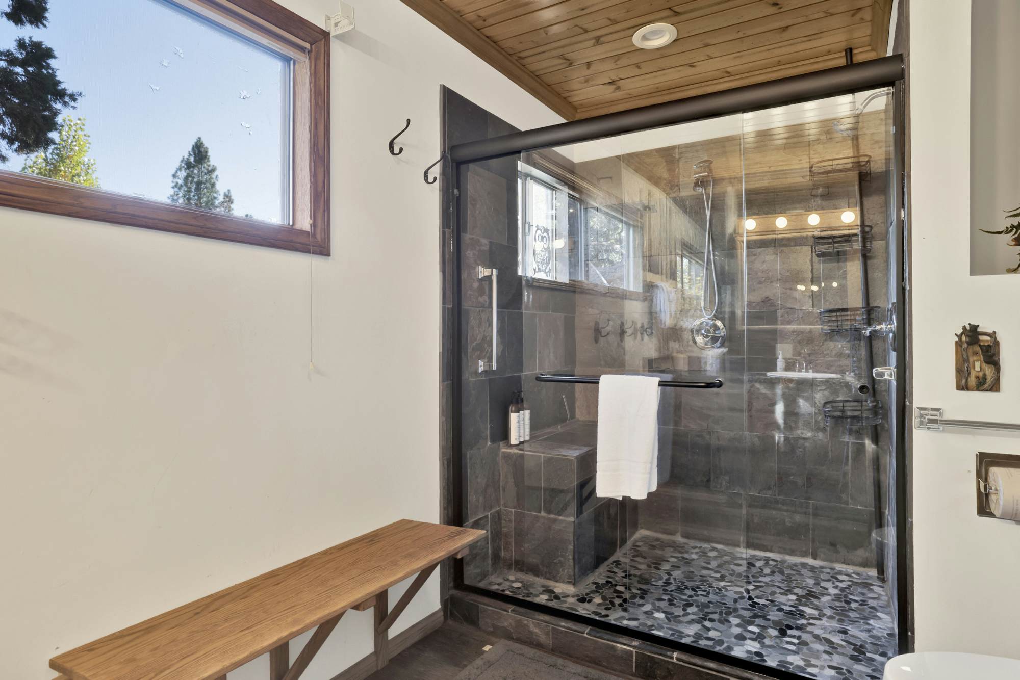 610-Entertainment Cabin