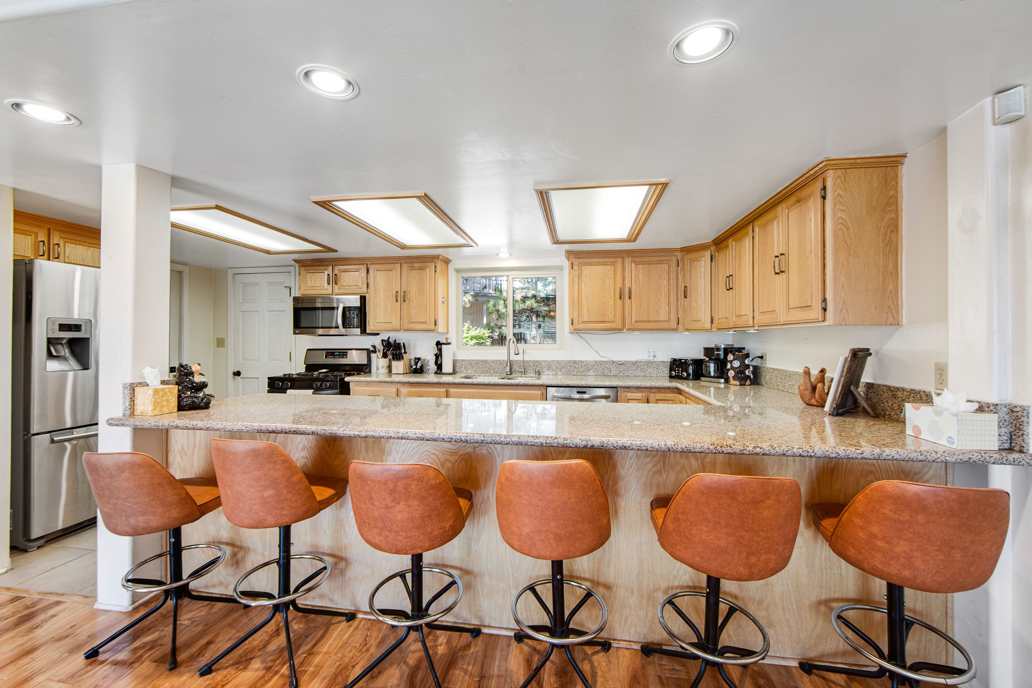 Mt Doble Dream Home ~ Spacious home with fenced yard, hot tub, firepit, grill, game room