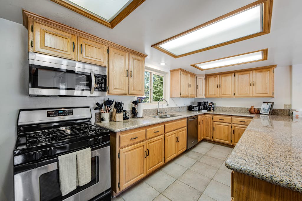 Mt Doble Dream Home ~ Spacious home with fenced yard, hot tub, firepit, grill, game room