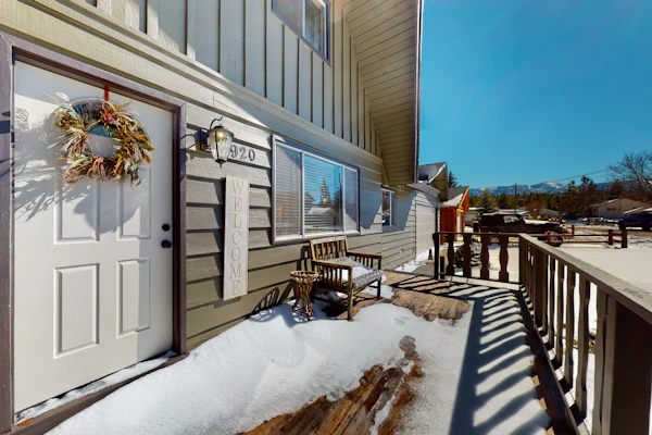 Big Bear Bungalow ~ Cozy Mountain home with fenced yard, grill, fireplace, & washer/dryer
