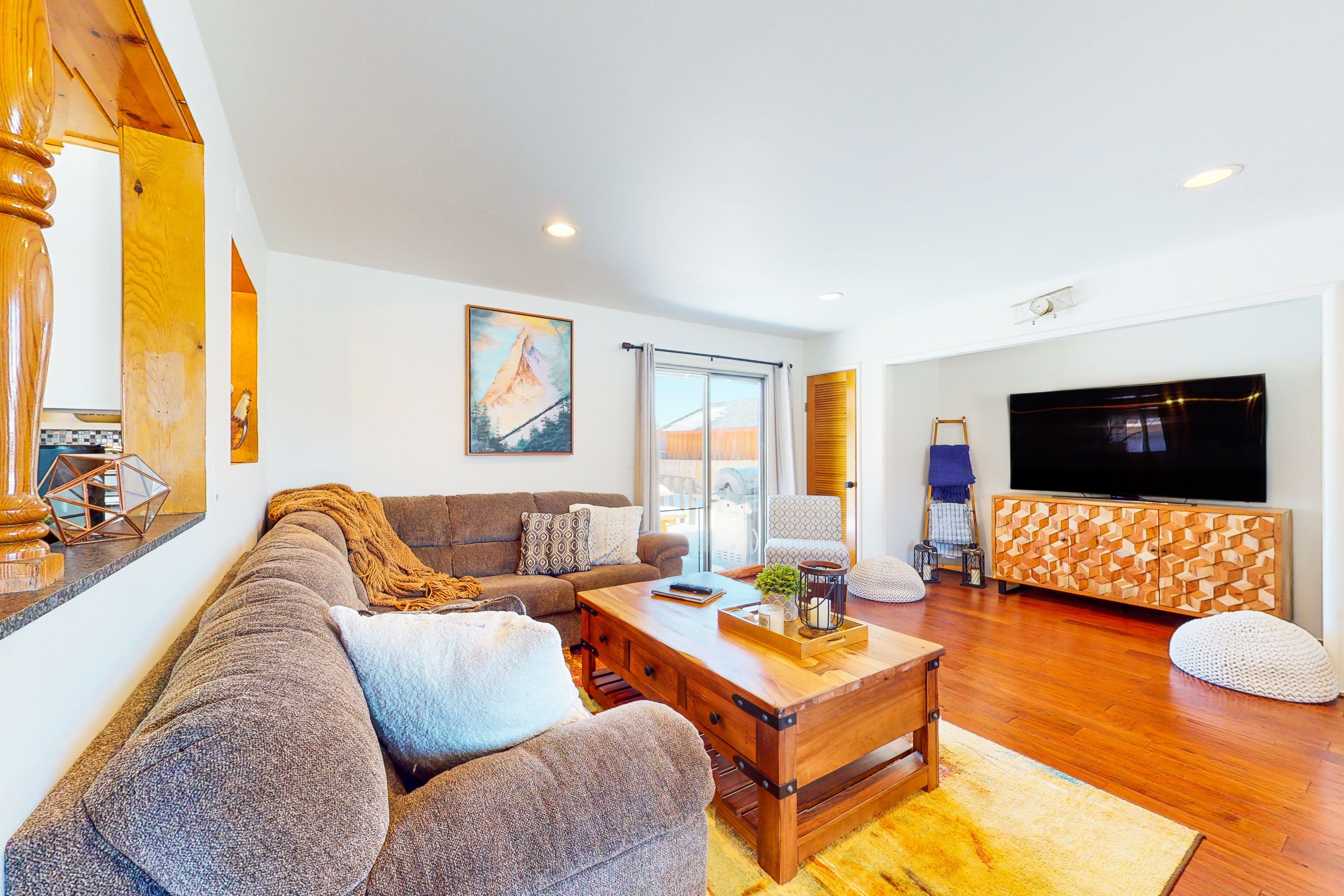 Big Bear Bungalow ~ Cozy Mountain home with fenced yard, grill, fireplace, & washer/dryer