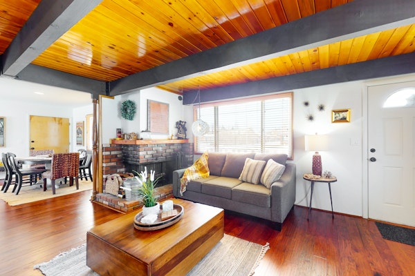 Big Bear Bungalow ~ Cozy Mountain home with fenced yard, grill, fireplace, & washer/dryer