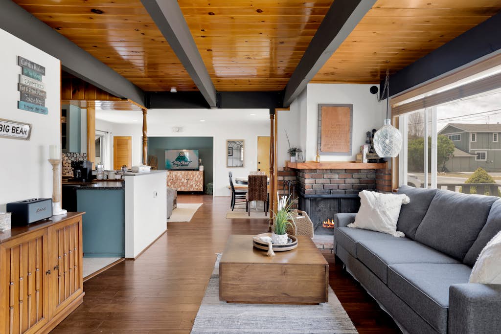 Big Bear Bungalow ~ Cozy Mountain home with fenced yard, grill, fireplace, & washer/dryer