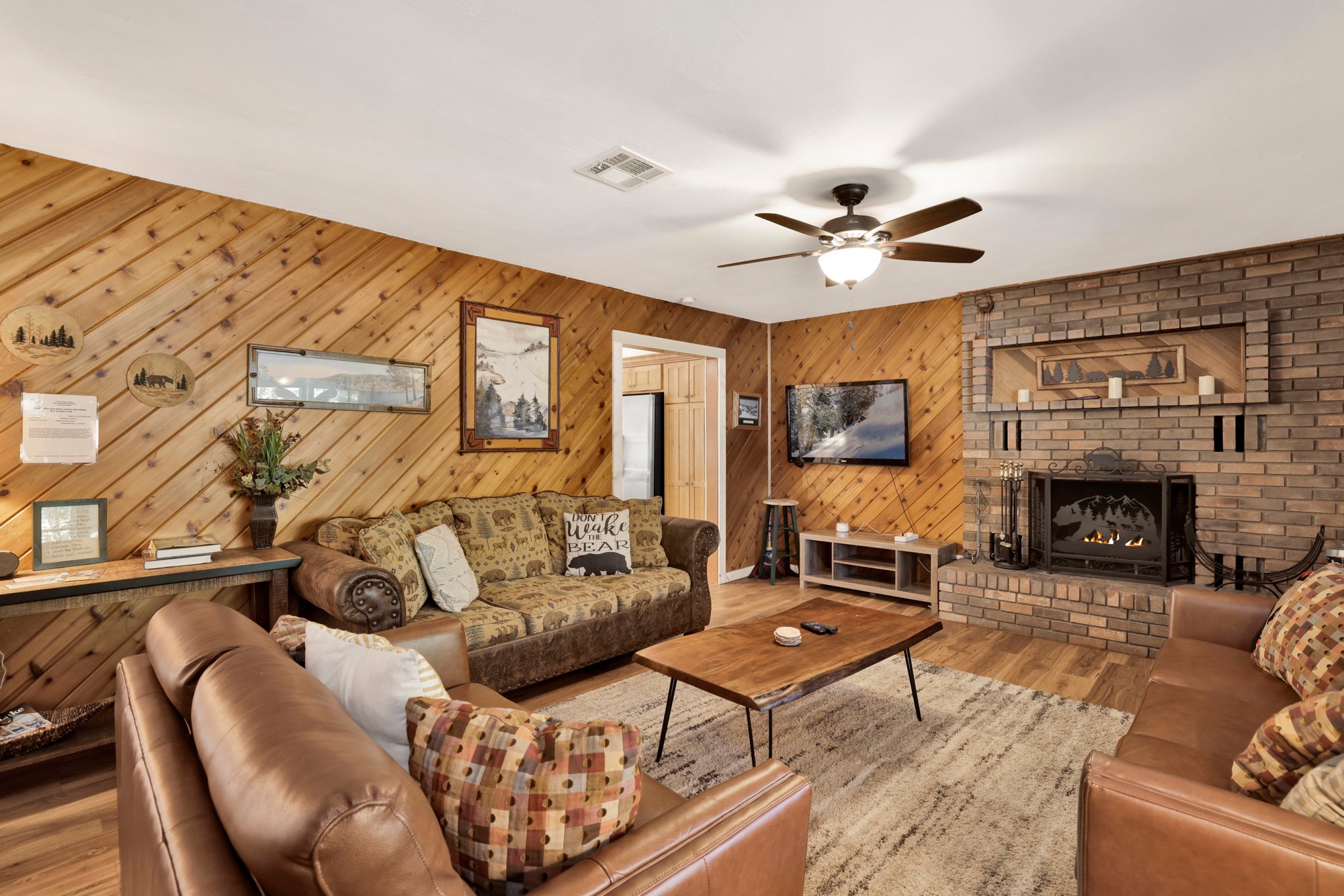 Sugarloafing ~ Dog-friendly cabin with hot tub, covered porch, fireplace, grill, & W/D