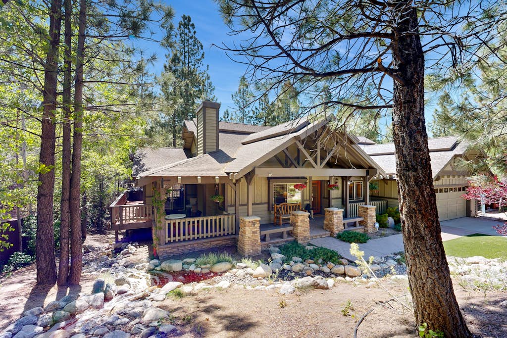 Stony Creek Retreat ~ Charming Mountain escape close to skiing, hiking, the lake, and the Village