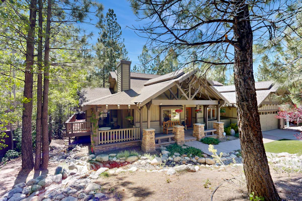 Stony Creek Retreat ~ Charming Mountain escape close to skiing, hiking, the lake, and the Village
