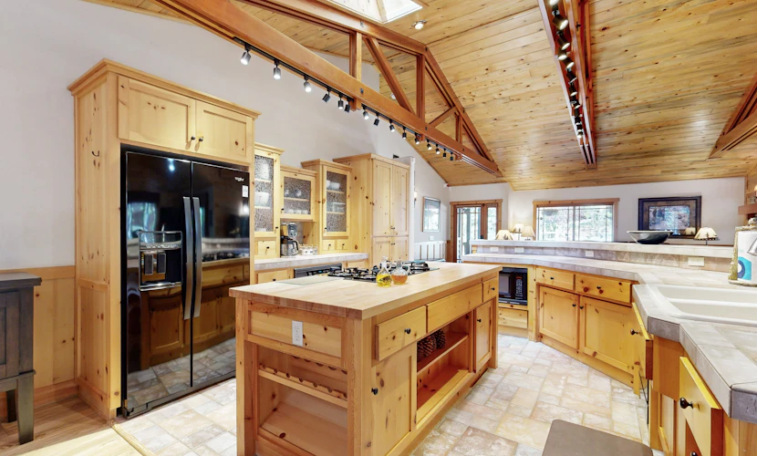 Stony Creek Retreat ~ Charming Mountain escape close to skiing, hiking, the lake, and the Village