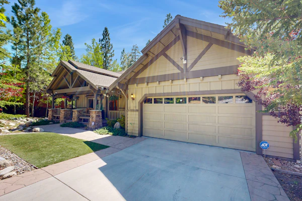 Stony Creek Retreat ~ Charming Mountain escape close to skiing, hiking, the lake, and the Village