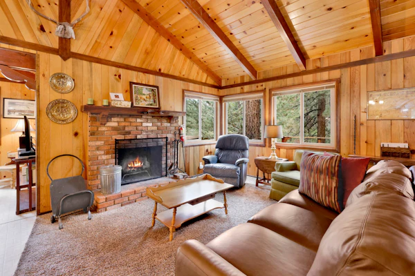 Idle Ours Cabin ~ Rustic and Cozy Cabin with Fireplace & Private BBQ - Walk to Big Bear Lake
