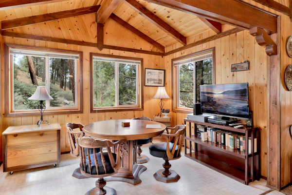 Idle Ours Cabin ~ Rustic and Cozy Cabin with Fireplace & Private BBQ - Walk to Big Bear Lake
