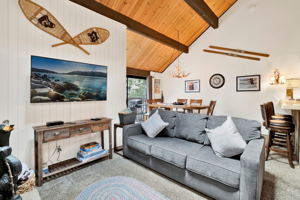 Switzerland Summit Condo- Cozy Base Camp Resort Chalet- Walk to Ski Lifts + Hiking