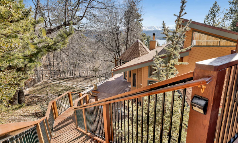 Big Bear 7th Heaven ~ Lakeview Chalet with Hot Tub, Sauna, Grill, Great Deck Views