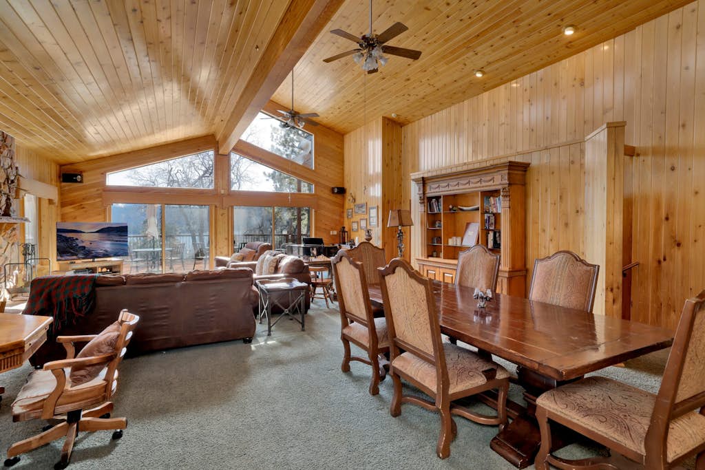 Big Bear 7th Heaven ~ Lakeview Chalet with Hot Tub, Sauna, Grill, Great Deck Views