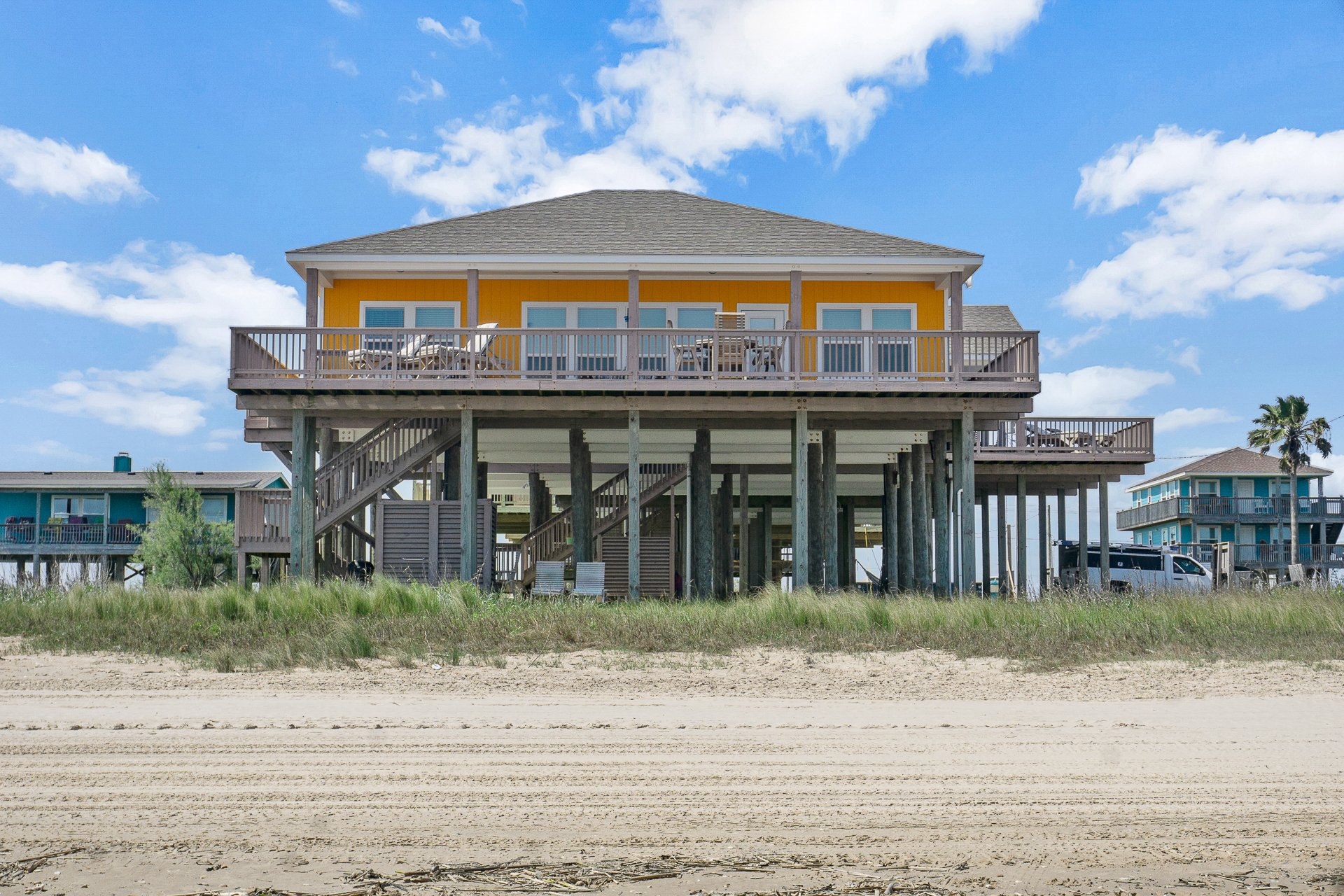 Beachfront | Ocean Views, Deck & Gaming Console