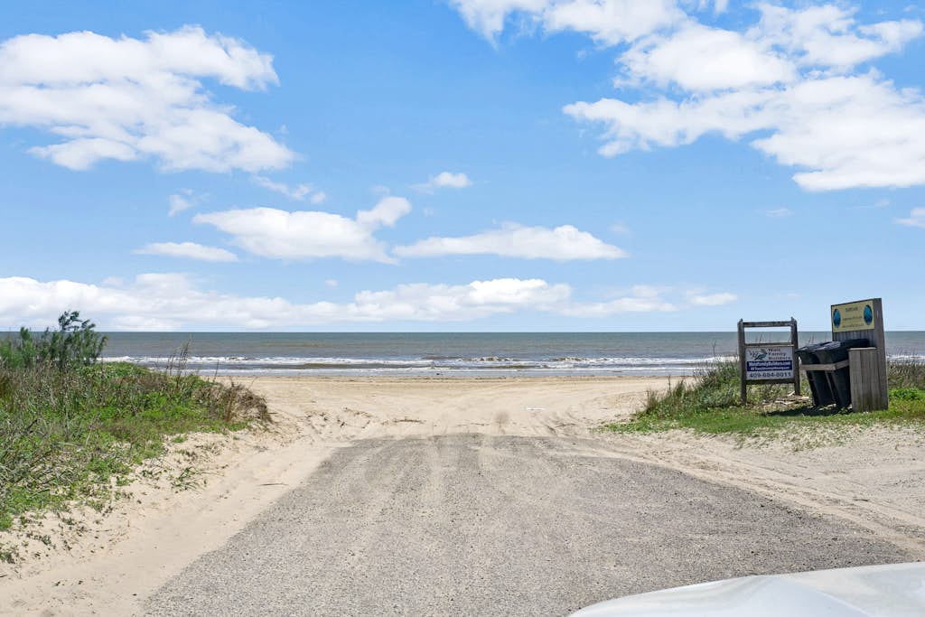 Beachfront | Ocean Views, Deck & Gaming Console