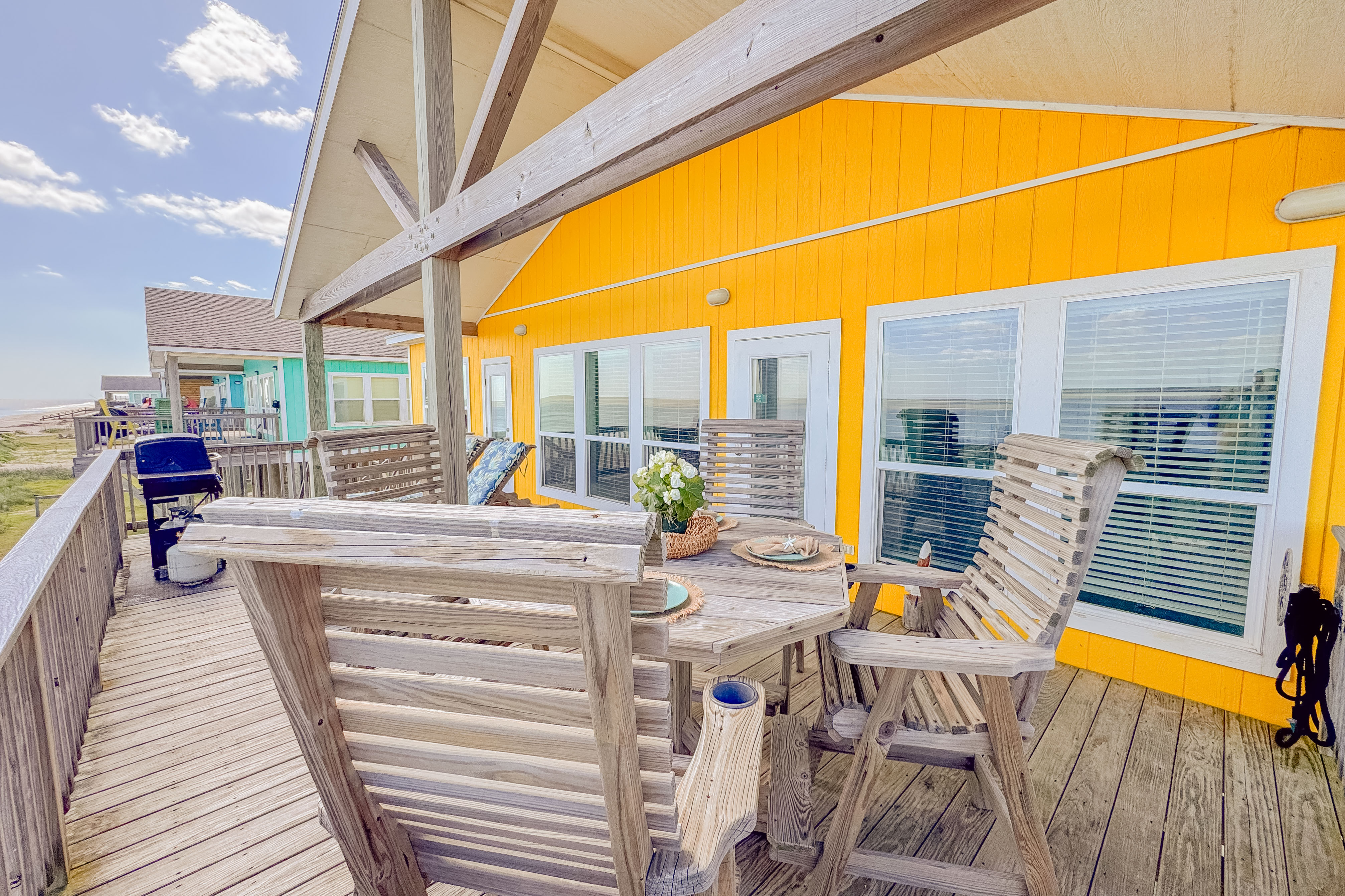 Splash Spacious 3BD 3bath Beachfront! Steps to Beach!