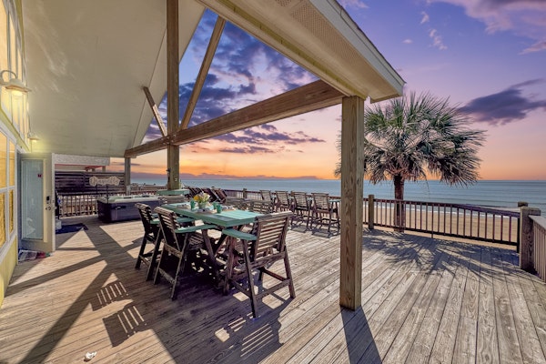 Beachfront | Hot Tub, Game Room, Mini Golf & More