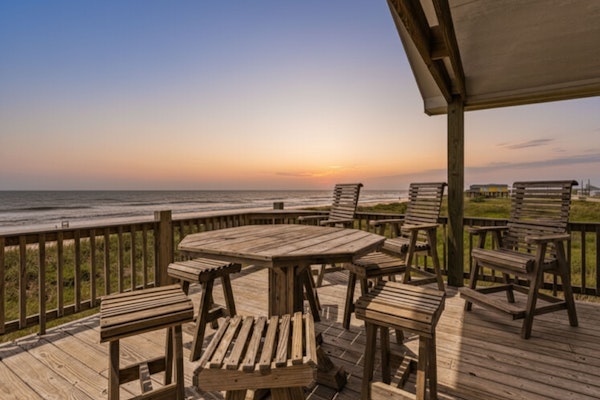 Beachfront | Ocean Views, Loft & Bar