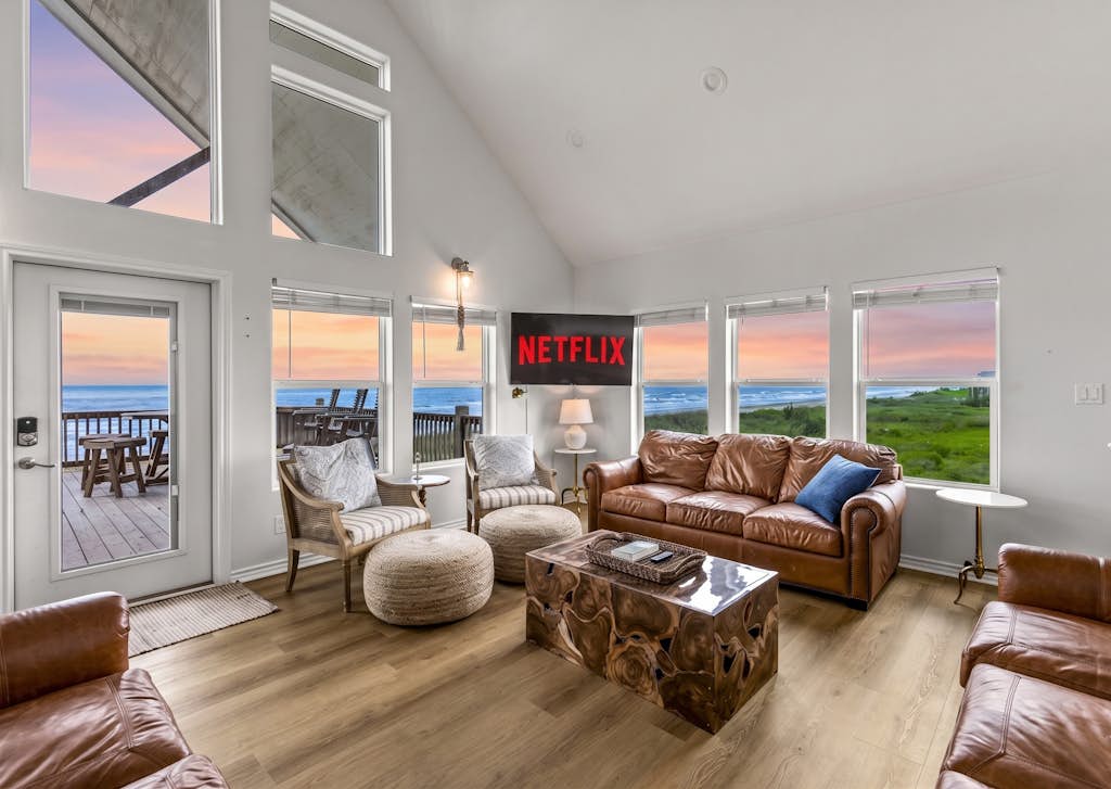 Beachfront | Ocean Views, Loft & Bar