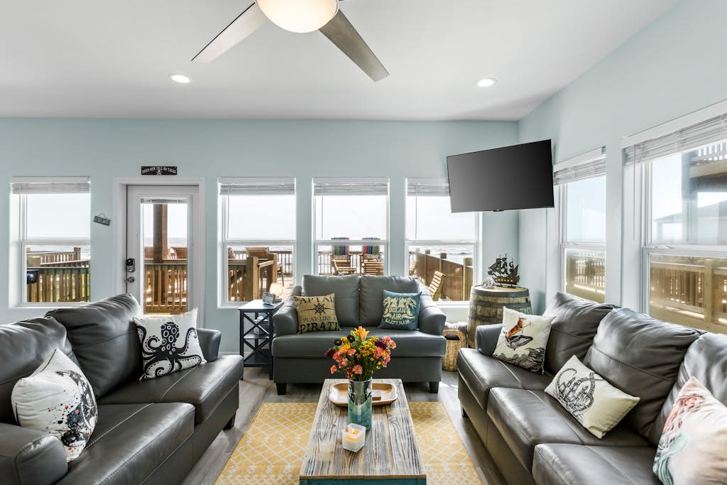 Beachfront | Bar, Arcade & Ocean Views