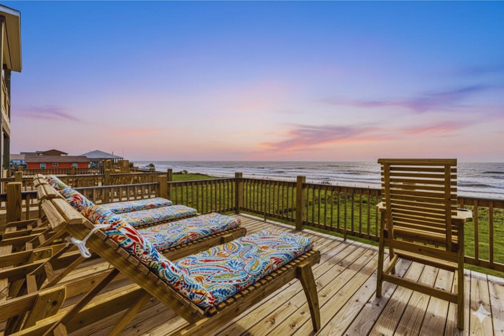 Beachfront | Bar, Arcade & Ocean Views