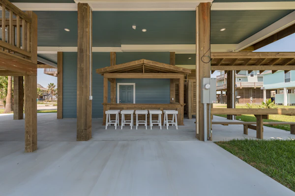 Beach House | Tiki Bar, BBQ, Pet-Friendly & Sleeps 14