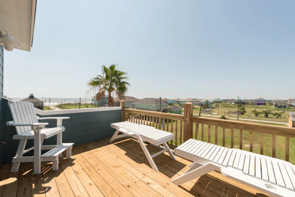 Beach House | Tiki Bar, BBQ, Pet-Friendly & Sleeps 14